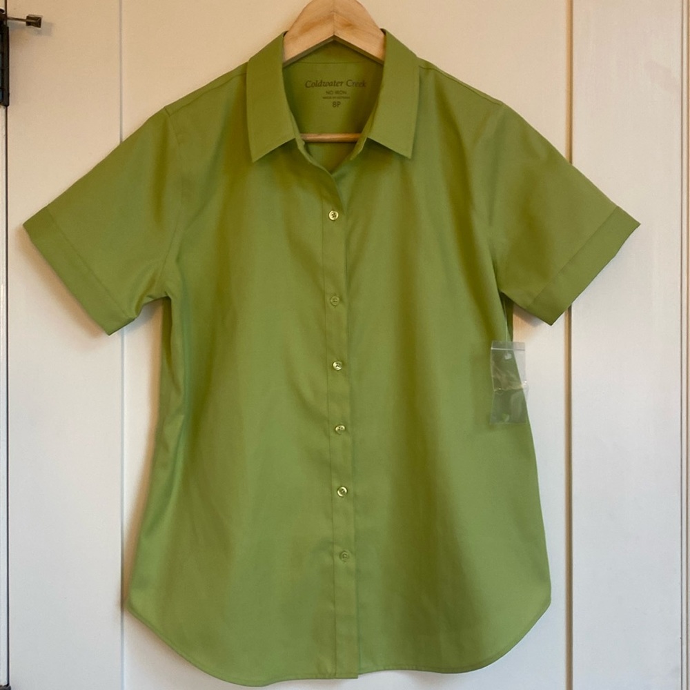 Coldwater Creek Green Shirt.‎ Women's size 8P. NWOT.
